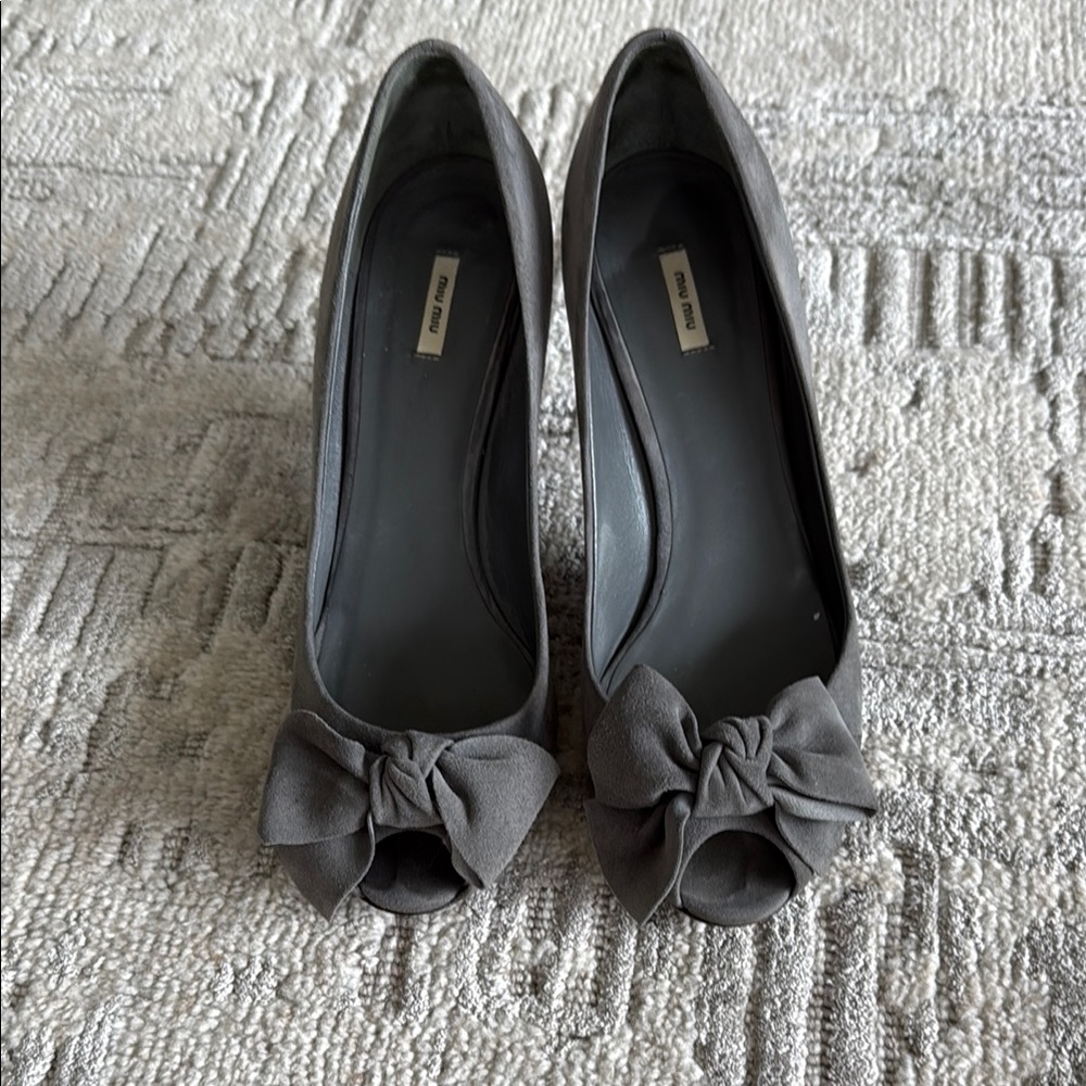 Miu Miu Gray Heeled Pumps with Bow Detail